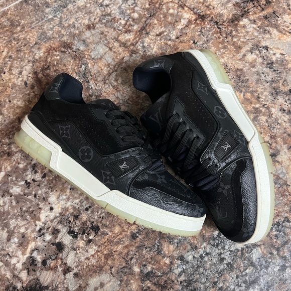 Louis Vuitton Trainer black monogram size 6LV or 7.5-8 US authentic LV white - Picture 3 of 9